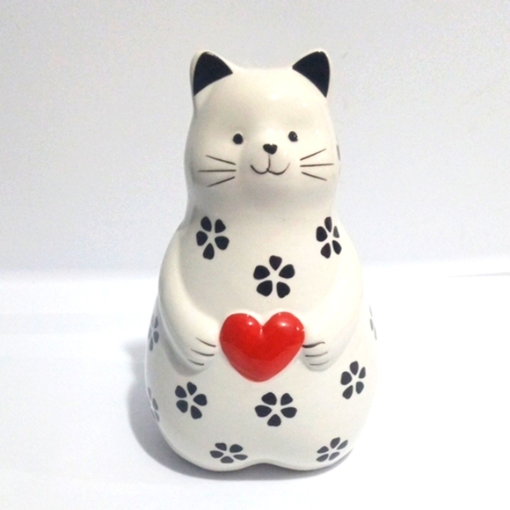 CERAMIC CAT FIGURINE Holding a Red Heart - Home or Office Decor - NWOT